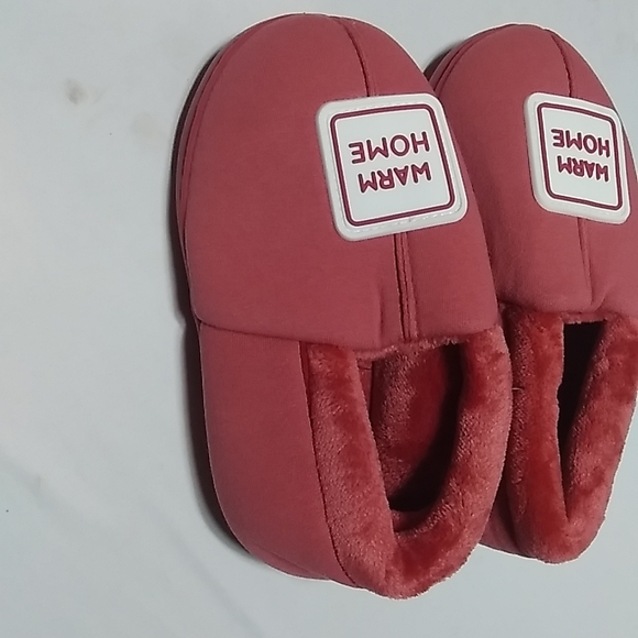 Kids Slippers size 4 - Picture 2 of 3